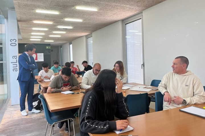 Foto de archivo: El edil Carlos Soler en el Aula de Estudio.