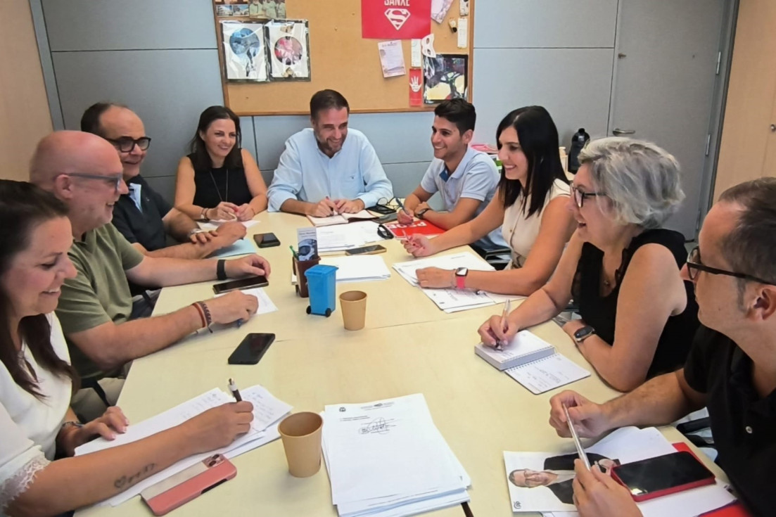 Rostoll reúne por primera vez al grupo socialista de Benidorm y activa la preparación de la campaña de 2027