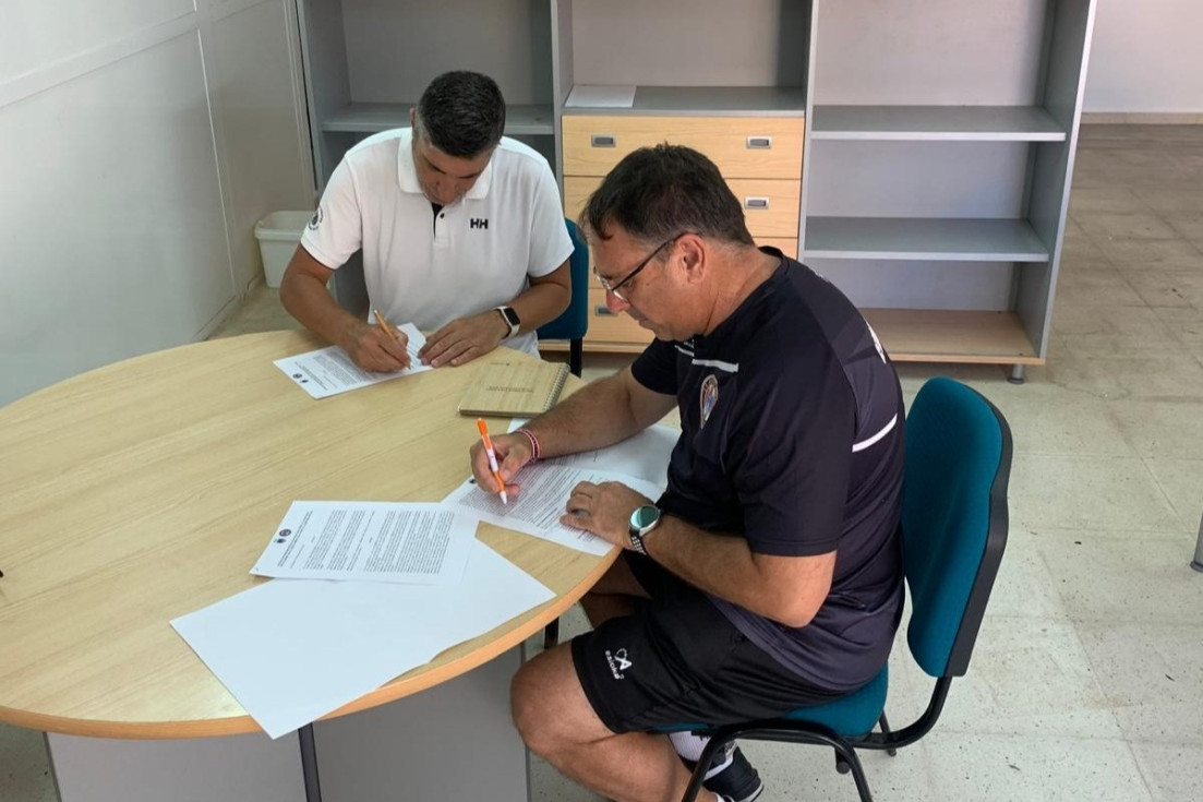 firma acuerdo estratégico colaboración Villajoyosa CF Atlético Jonense