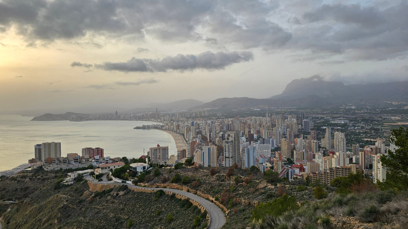 Juzgan a una mujer acusada de cortar la cuerda de seguridad de un trabajador en Benidorm