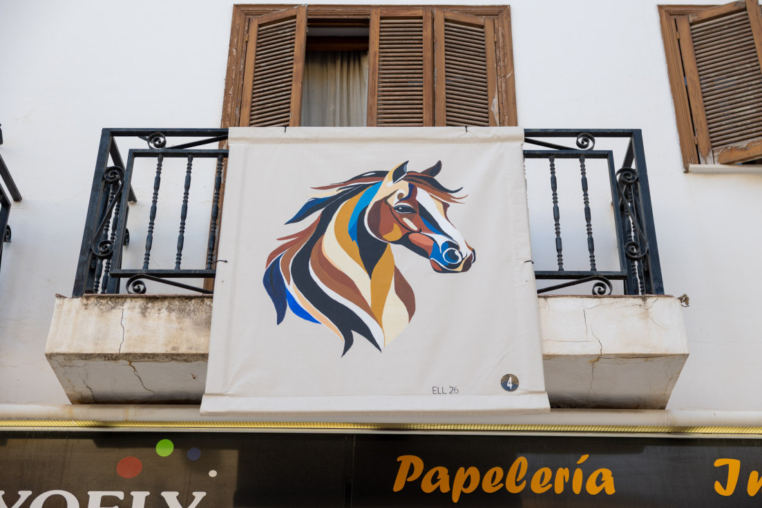 ‘Balconades’ convierte el casco histórico de l’Alfàs en una galería de arte al aire libre