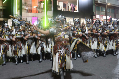Consulta la programaci&oacute;n completa de los Moros y Cristianos de Benidorm 2026