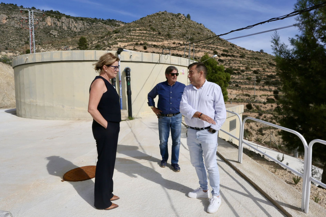 La Diputación de Alicante estudiará nuevas actuaciones para mejorar el abastecimiento y la potabilidad del agua en Relleu