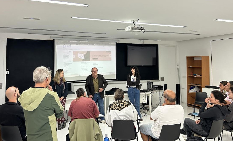 Participantes en el curso de educaci&oacute;n ambiental del CEACV, celebrado en el CEM El Captivador de La Nuc&iacute;a.