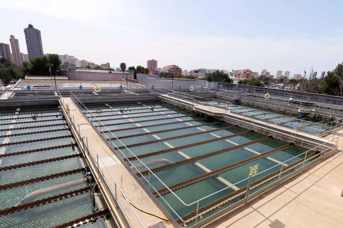 Un incendio deja fuera de servicio un transformador clave del sistema de agua de la Marina Baixa