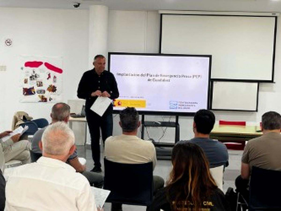 Responsables municipales durante la presentaci&oacute;n de la jornada informativa sobre el Plan de Emergencia de la presa de Guadalest