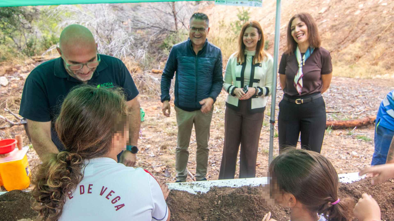 Escolares participan en una jornada de educaci&oacute;n ambiental en la Cantera del Rac&oacute; de l&rsquo;Infern.