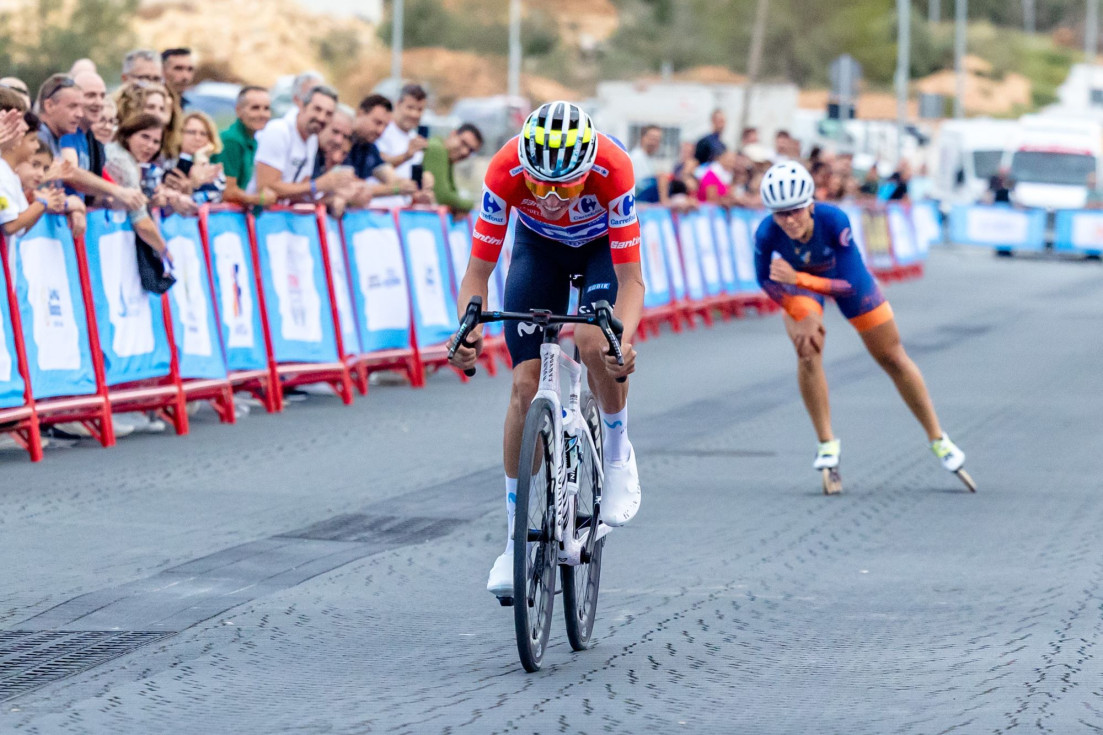 Enric Mas y Paula Blasi brillan en un Critérium de La Nucía marcado por el duelo con Sara Cabrera