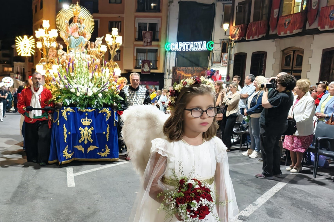 Callosa d’en Sarrià acompaña a la Virgen de las Injurias en una procesión que reúne a las 19 filaes
