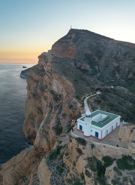 Serra Gelada celebra la Geodiversidad con una ruta guiada por el Faro de l’Albir y una travesía en catamarán