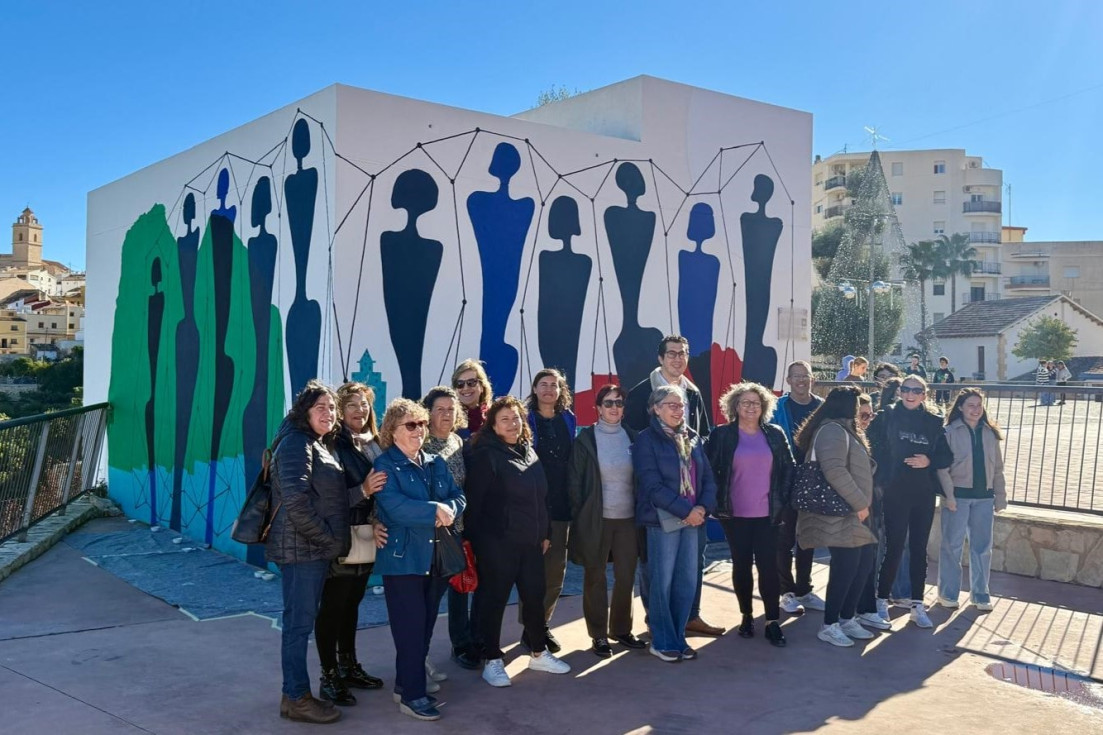 polop de la marina 25n mural tejiendo la red