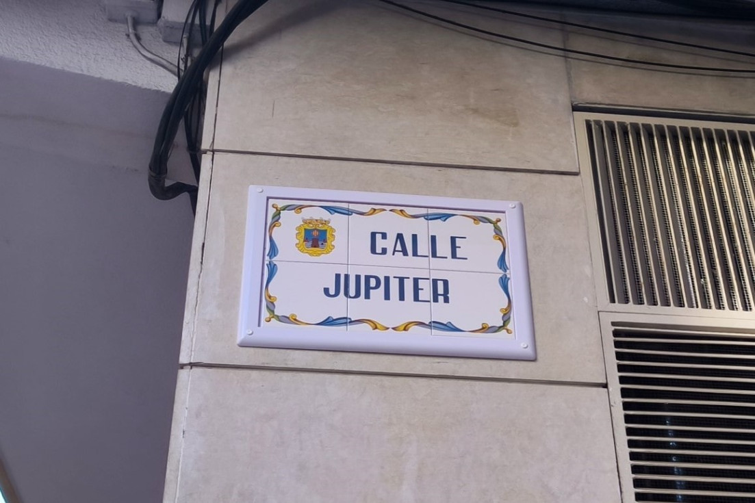 errores placas benidorm calle júpiter