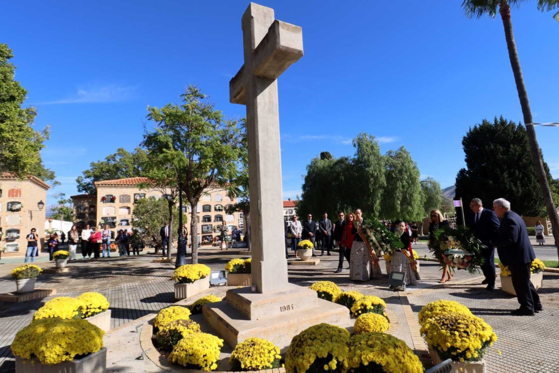 ofrenda floral monumento caídos festes majors patronals benidorm