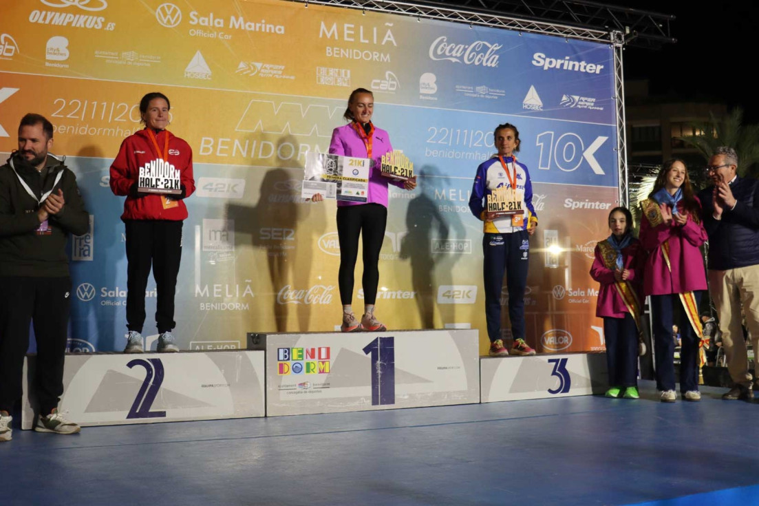 podio femenino benidorm half
