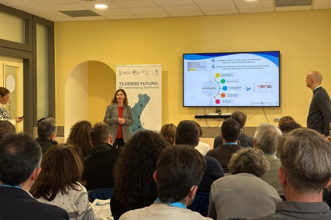 L’Alfàs reúne a más de 50 profesionales en la jornada ‘Tejiendo futuro’ para reforzar la conexión entre FP, empresas y territorio