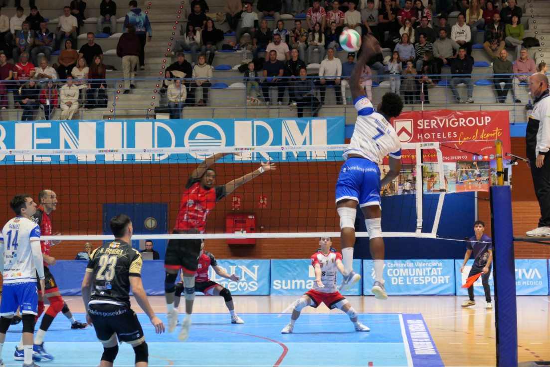 El Servigroup Benidorm remonta y vence al Tarragona por 3-1 para salir del descenso