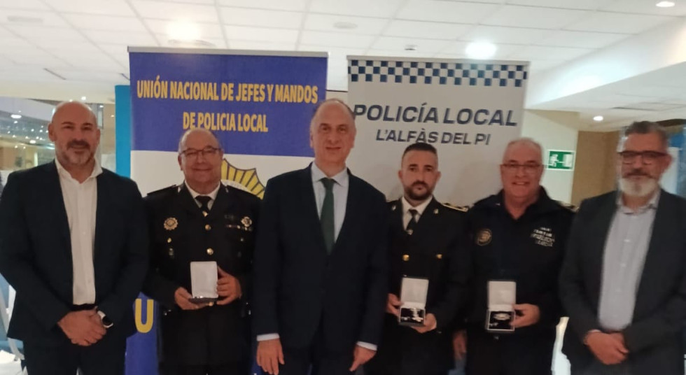 La Asamblea de UnijeMpol reúne en l’Alfàs a más de 120 mandos policiales y reconoce la trayectoria de oficiales locales