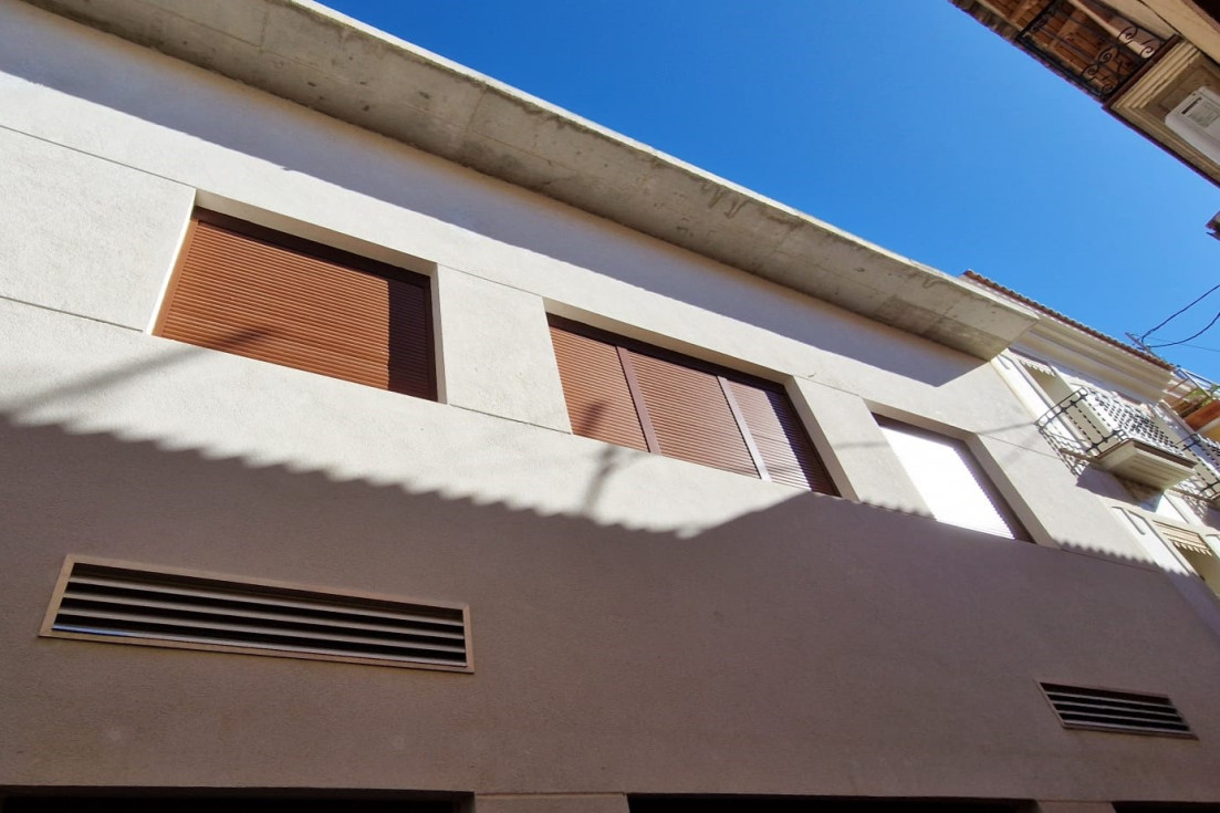 relleu edificio multiusos