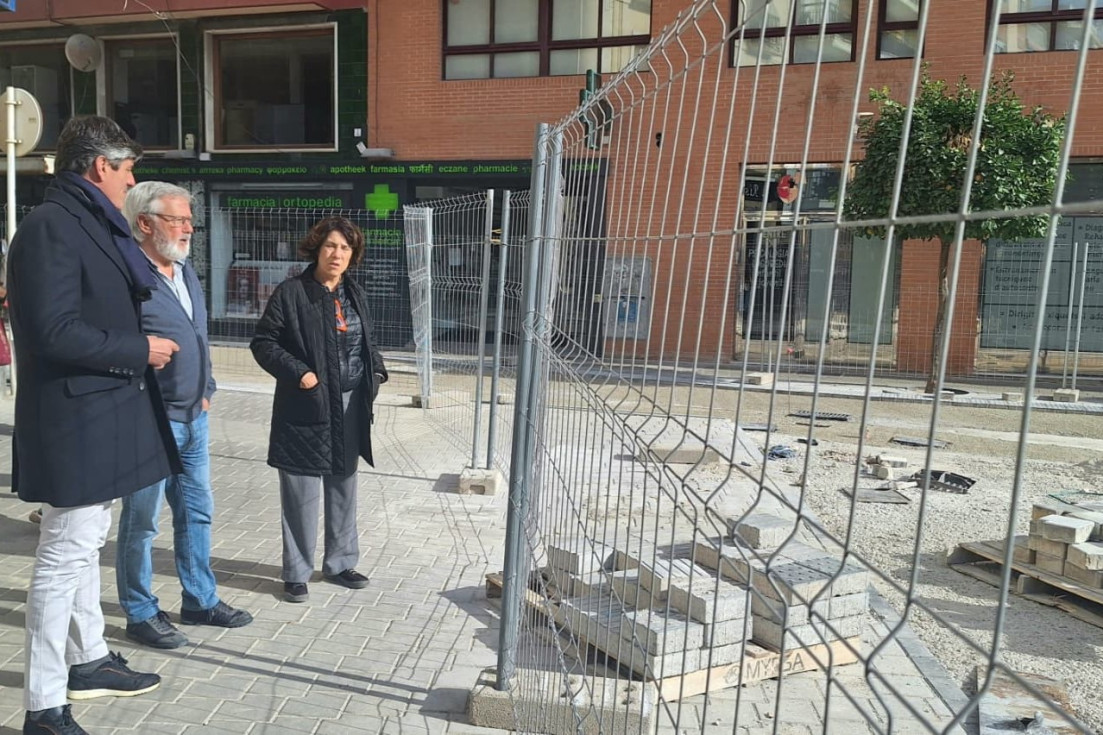 La reurbanización del entorno del Mercat Municipal de Villajoyosa avanza con la creación de la plataforma única