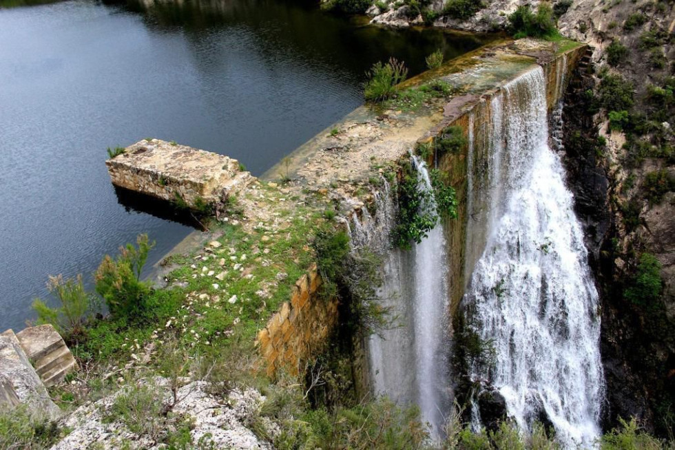 presa pantano relleu